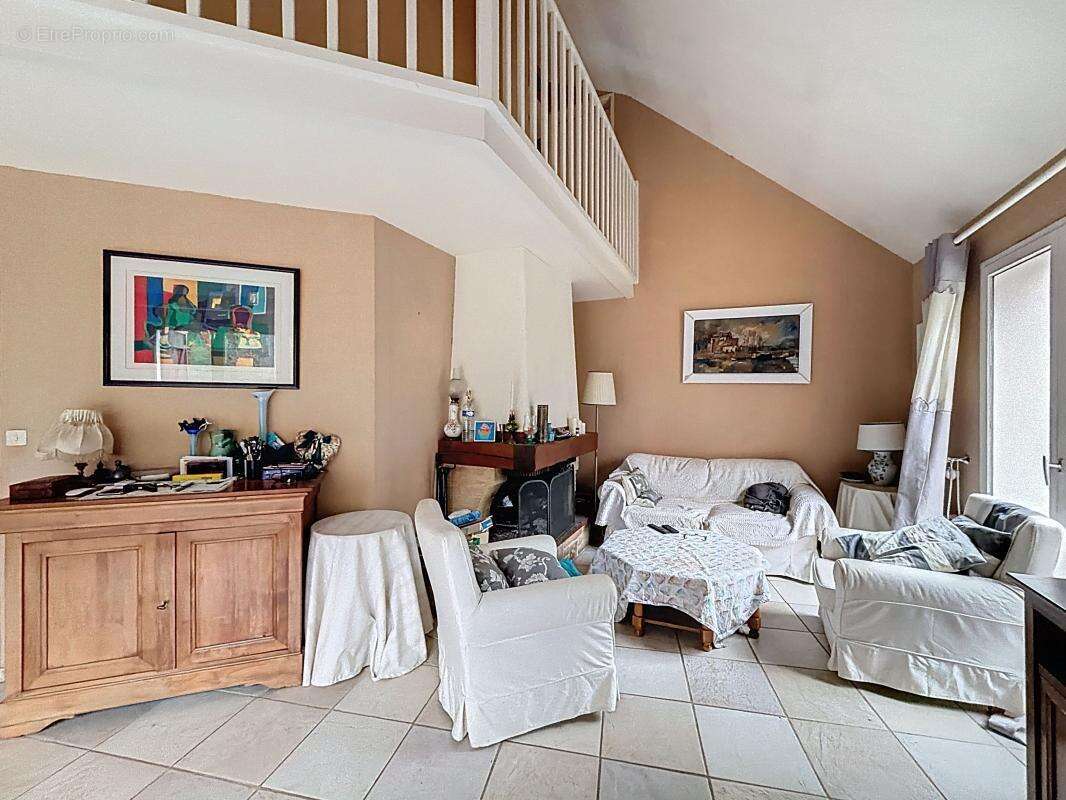 Maison à VOISINS-LE-BRETONNEUX