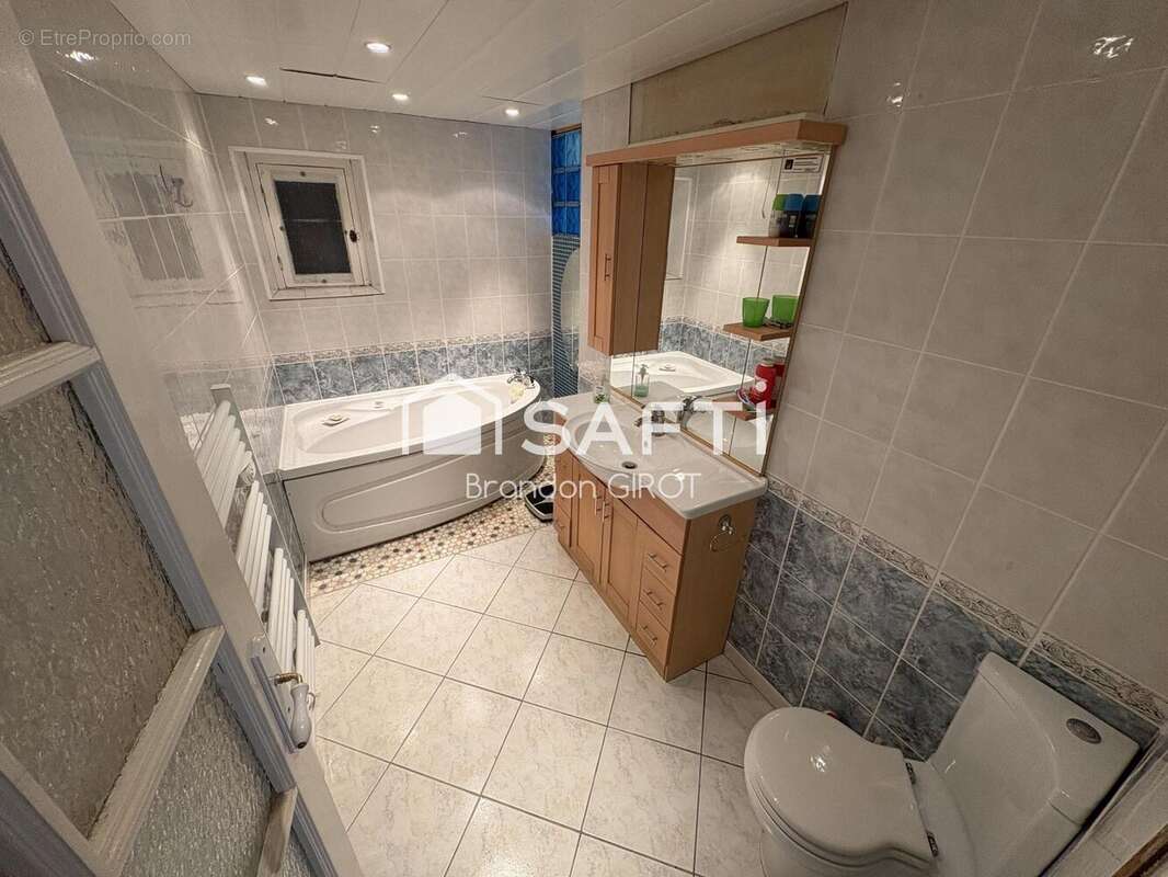 Maison 142 m² à Moussac  - photo 4