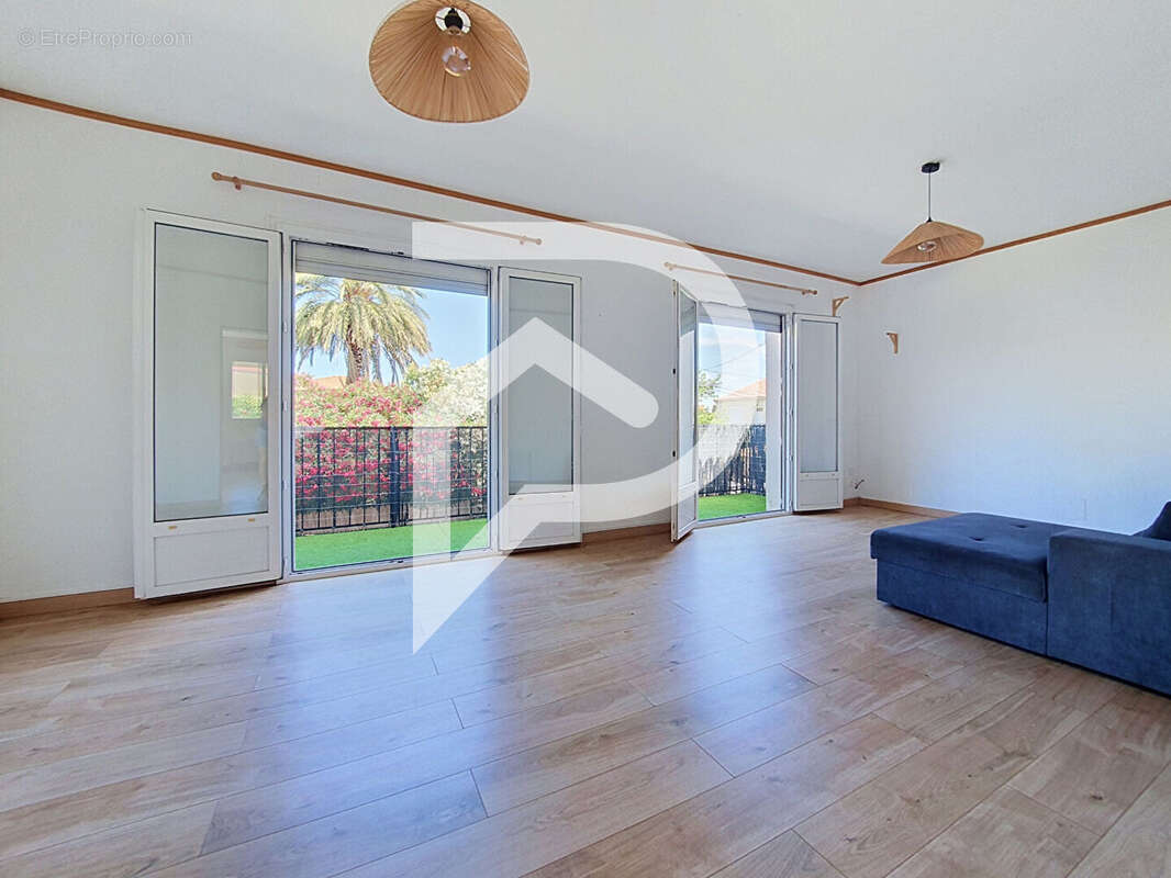 Appartement  T4 80m²  terrasse et parking - photo 3