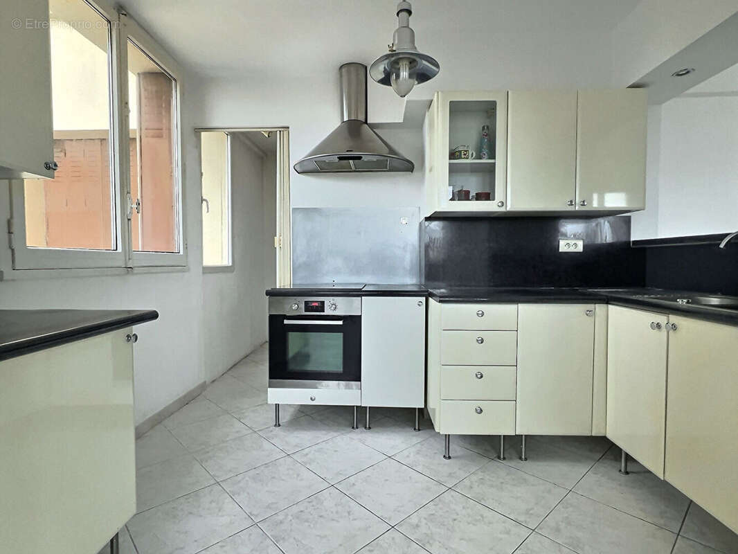 Appartement à MARSEILLE-5E