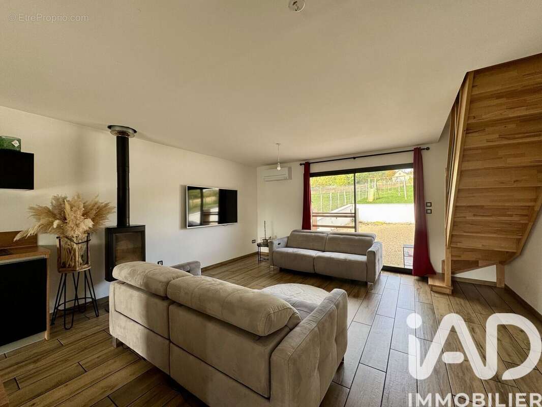 Maison 101 m² à Lye  - photo 4