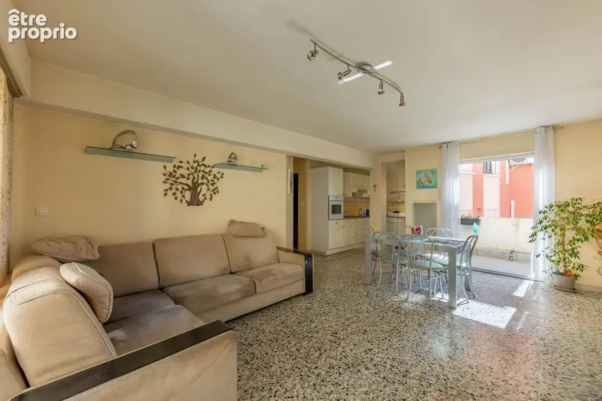 Appartement t3 avec terrasse et balcon à vendre dans le centre-ville piétonnier de sanary-sur-mer - photo 4