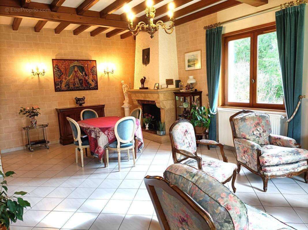 Maison à SAINT-ALBAN-LES-EAUX