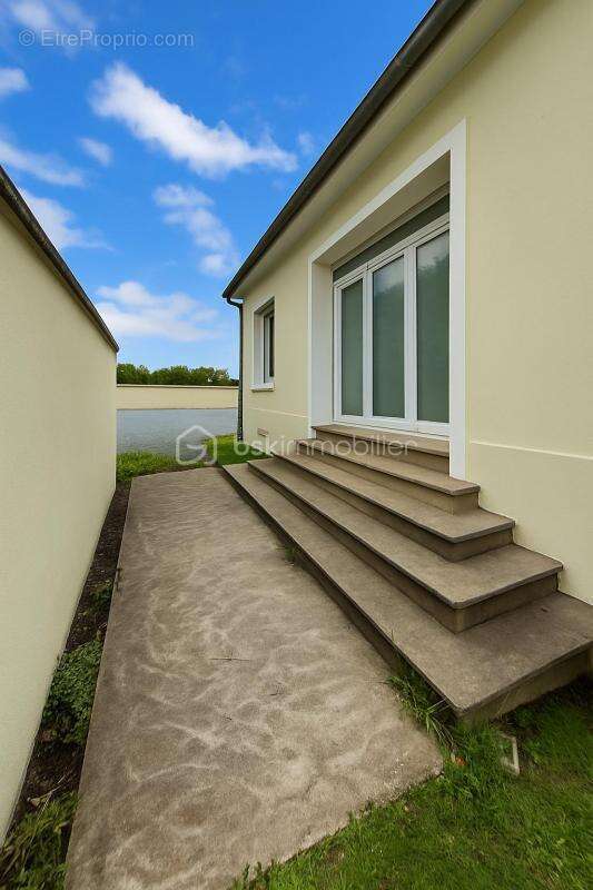 Maison de plain pied sur sous sol complet avec piscine - photo 3