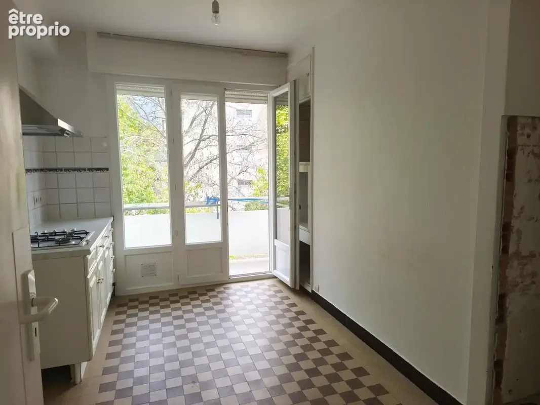 Cauderan centre - t3 de charme avec 2 balcons parking et cave - photo 9