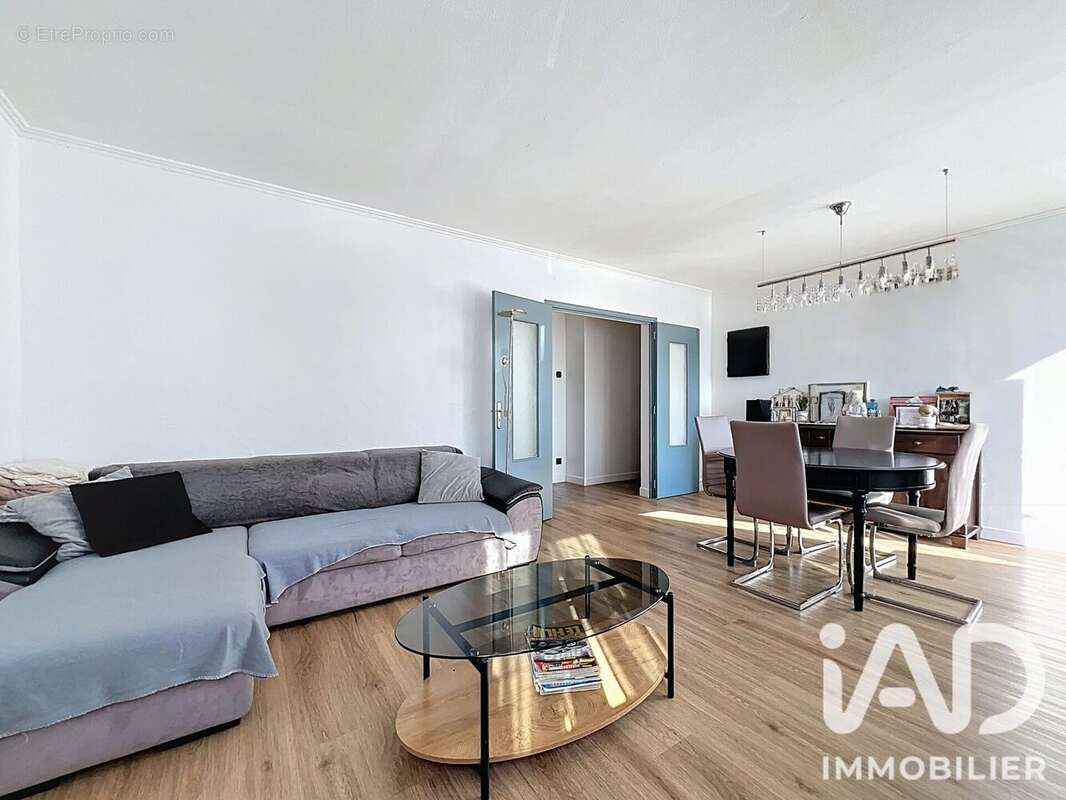 Photo 2 - Appartement à LE PLESSIS-TREVISE