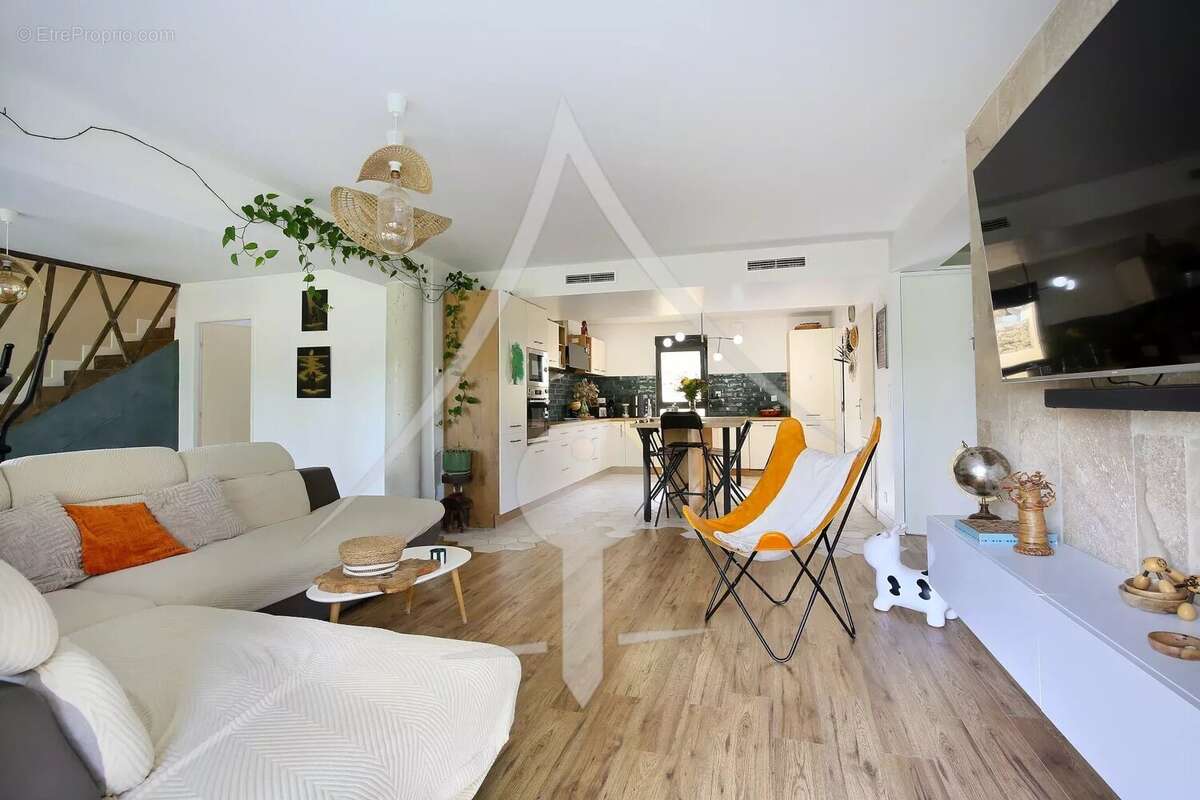 Maison à LAVERNOSE-LACASSE