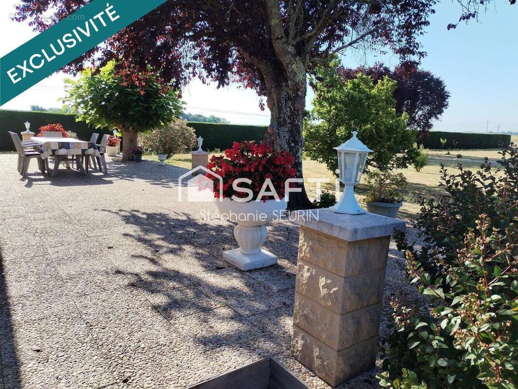 Maison 110 m² à Montlieu-La-Garde  - photo 2