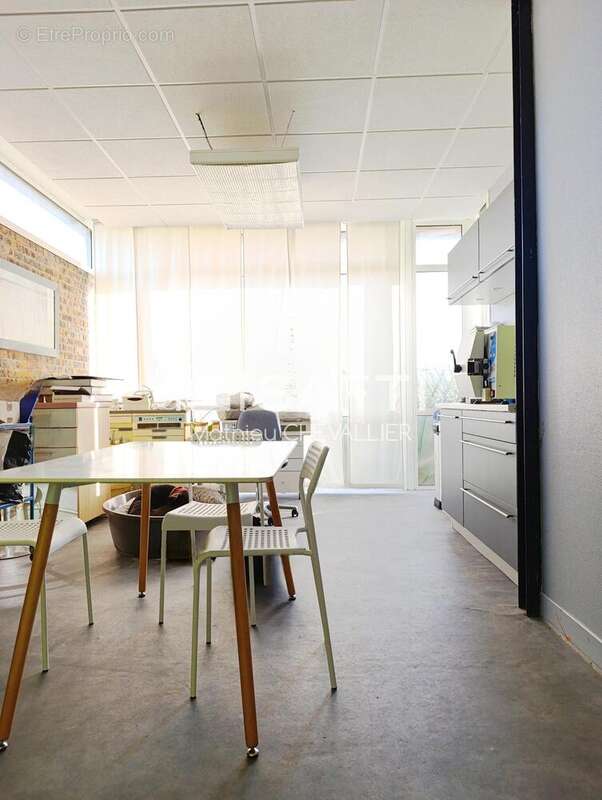 Photo 6 - Commerce à FEUQUIERES-EN-VIMEU