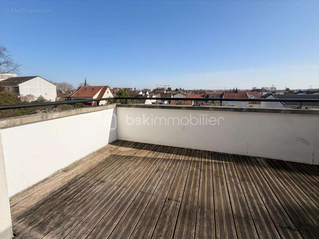F3 lumineux avec terrasse et place de parking – Le Blanc-Mesnil DPE B - photo 2