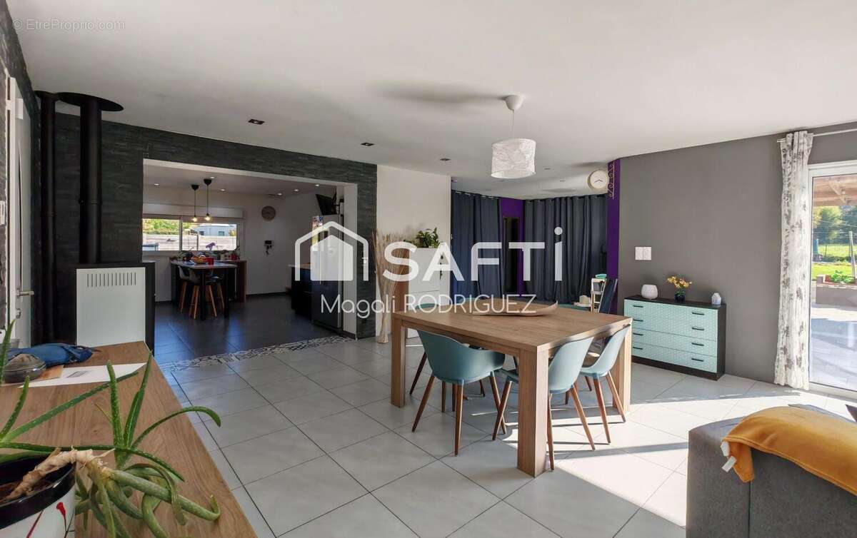 Photo 2 - Maison à ROUGE