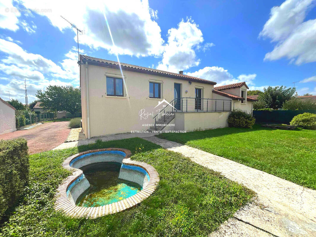 Pavillon sur sous sol de 93 m2 - Maison à INGRANDES