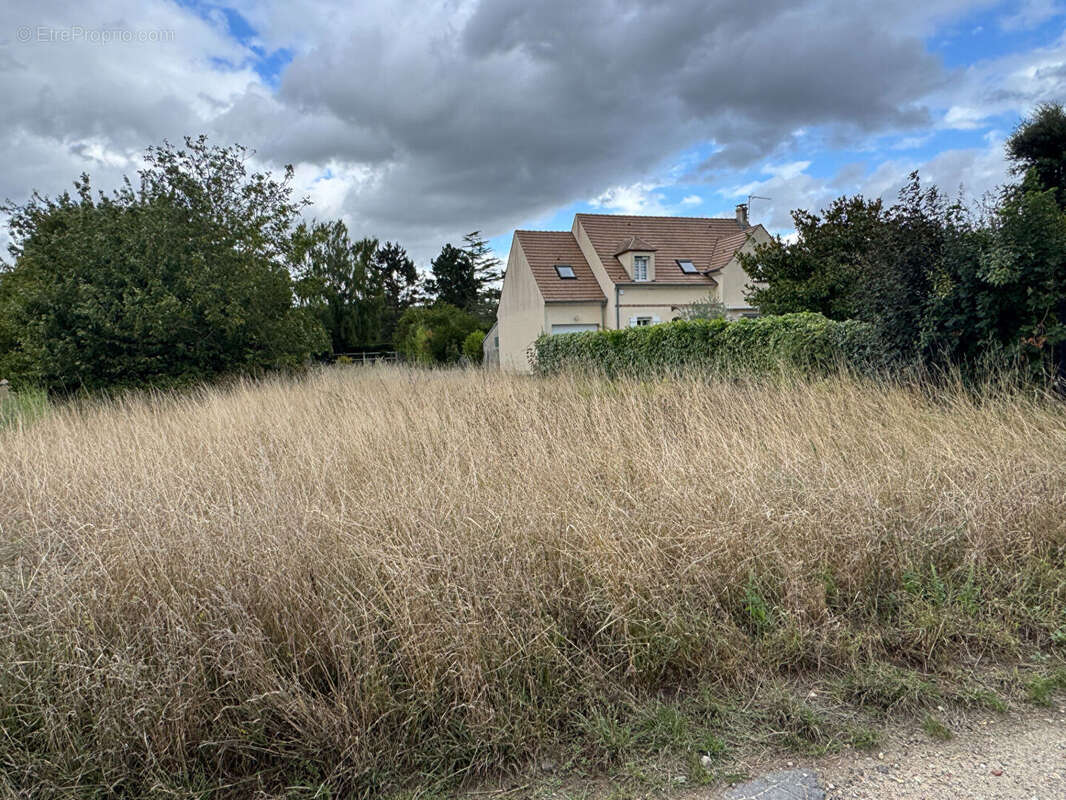 Terrain à ENNERY