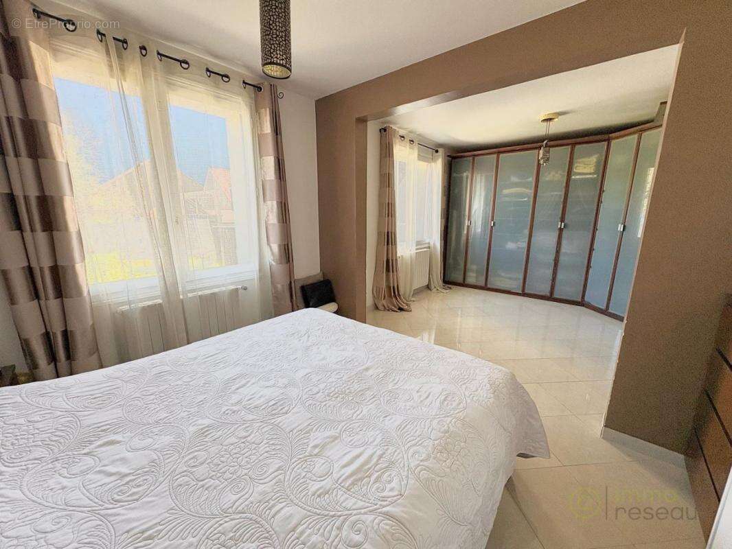 Maison à ROISSY-EN-BRIE