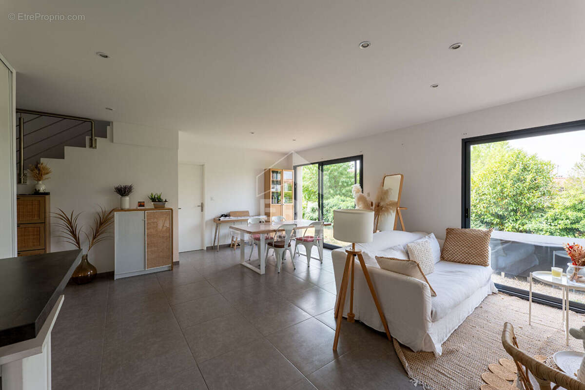 Maison à CHARLY