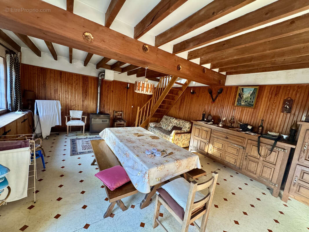 Maison à COURTEMPIERRE