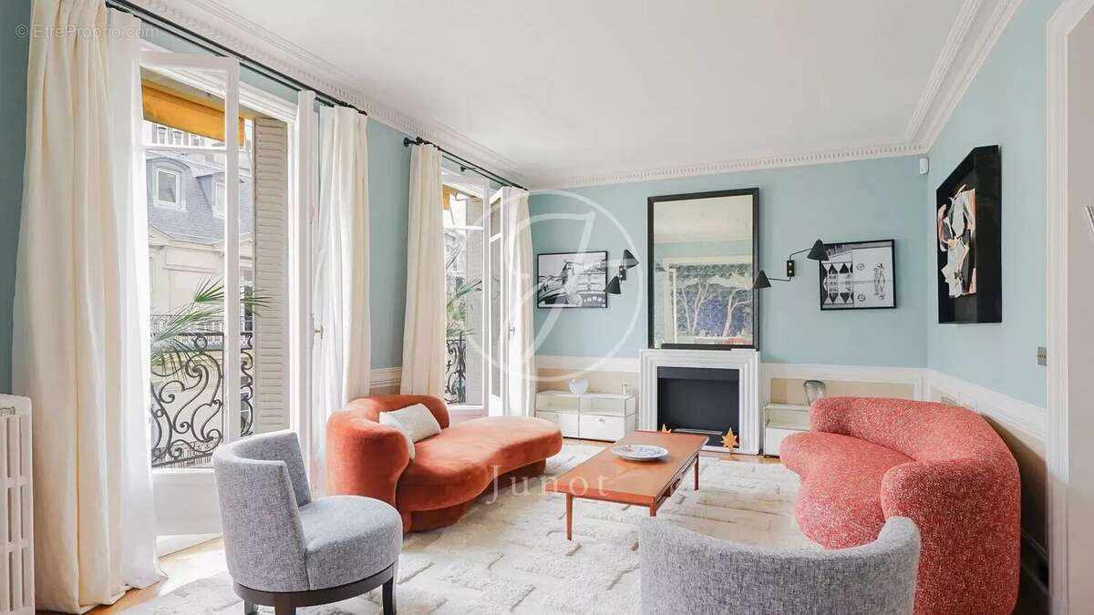 Appartement à PARIS-16E