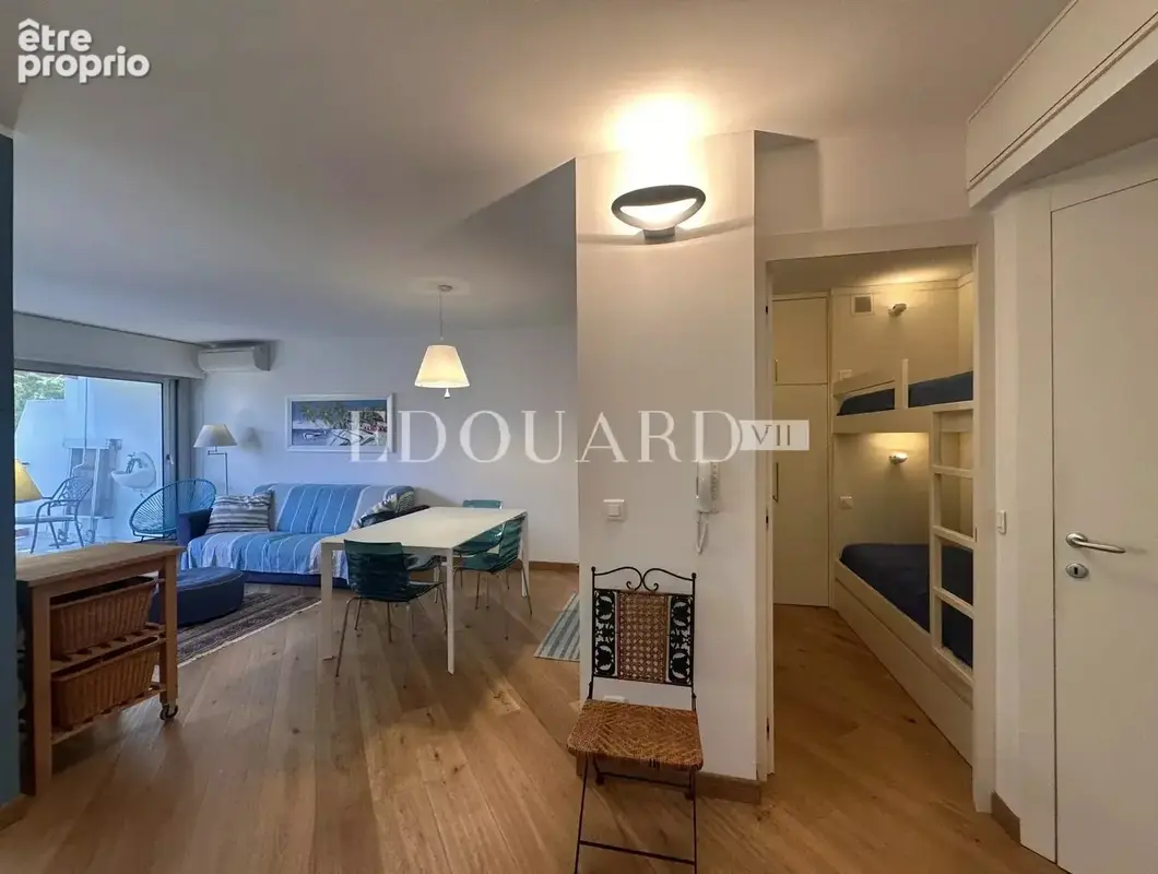 En exclusivité trois pièces en excellent état avec grande terrasse, vue mer et parking, face aux Sablettes - photo 12
