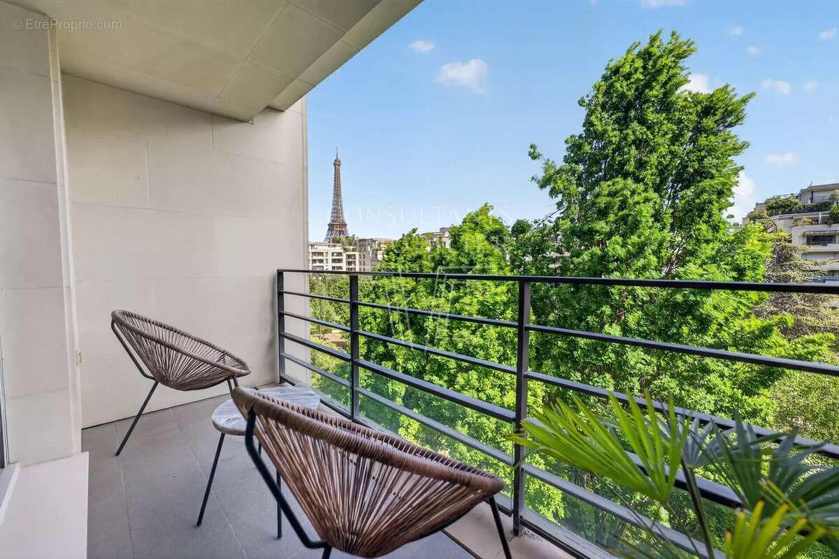 Appartement à PARIS-16E