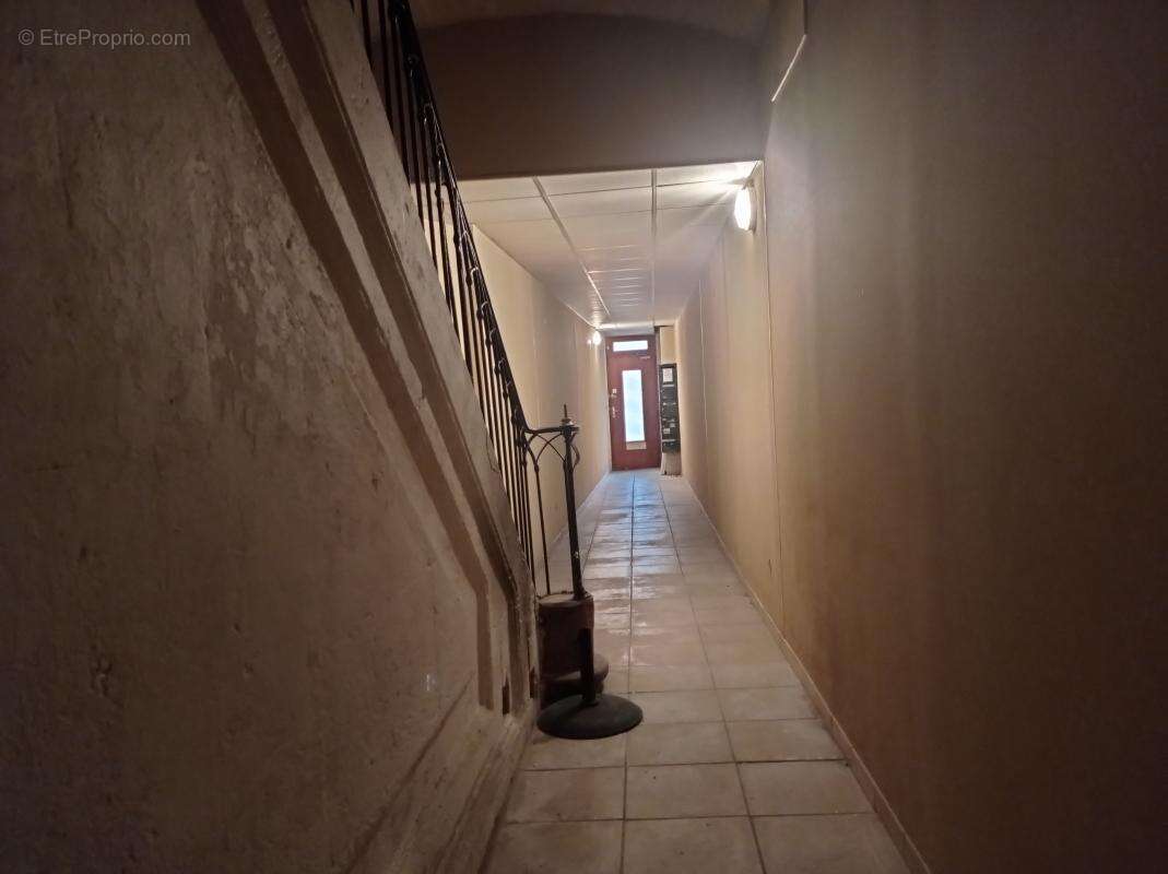 Appartement à BAGNOLS-SUR-CEZE