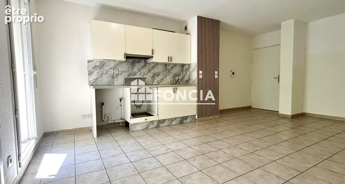 MARSEILLE - Appartement T2 avec Terrasse Ascenseur et Parking privé - Parfait état - photo 3