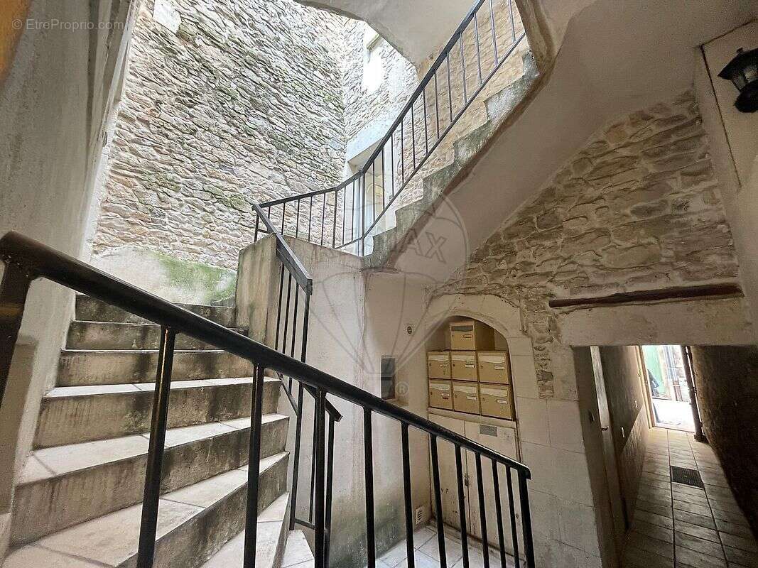 Autre à NIMES