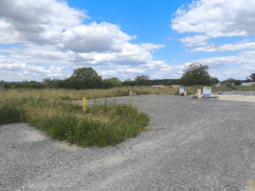 Terrain à JAUNAY-CLAN