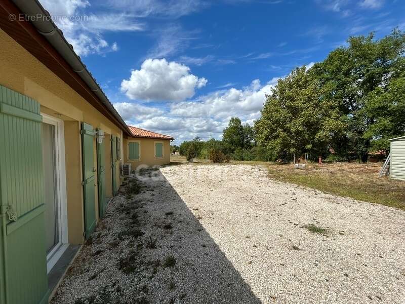 Maison à vendre 10 pièces VAUNAC (24)170m² sur 5160m² de terrain - photo 24