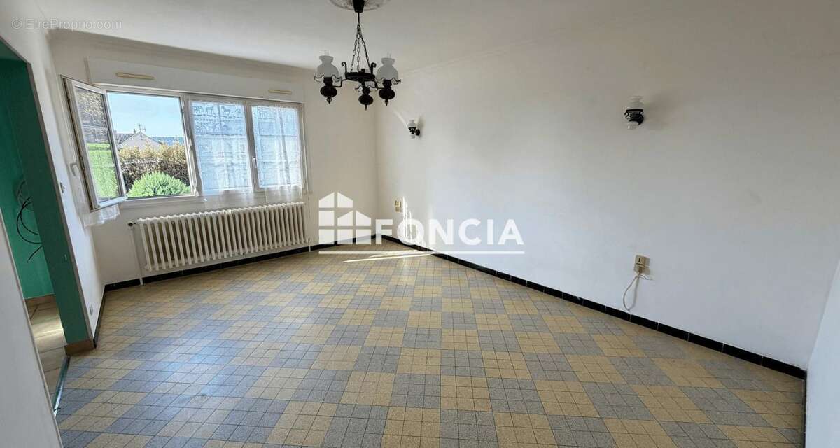 Maison familiale de plain-pied avec jardin - photo 5