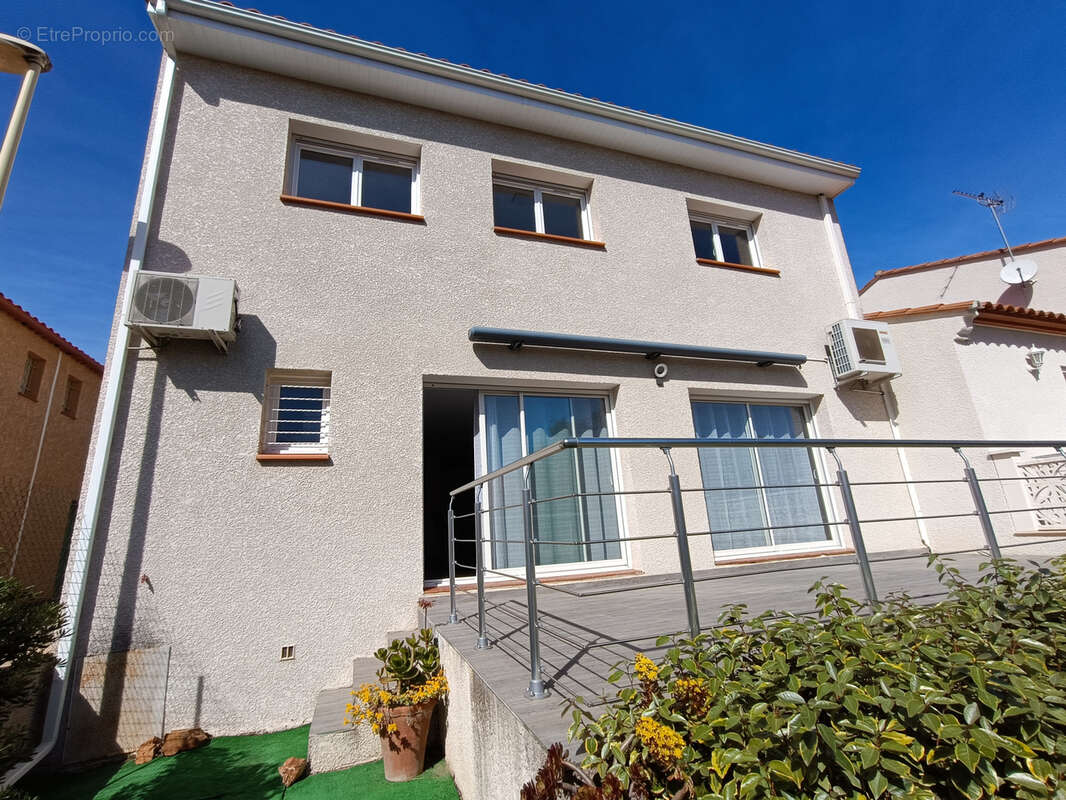 Maison à SAINT-LAURENT-DE-LA-SALANQUE