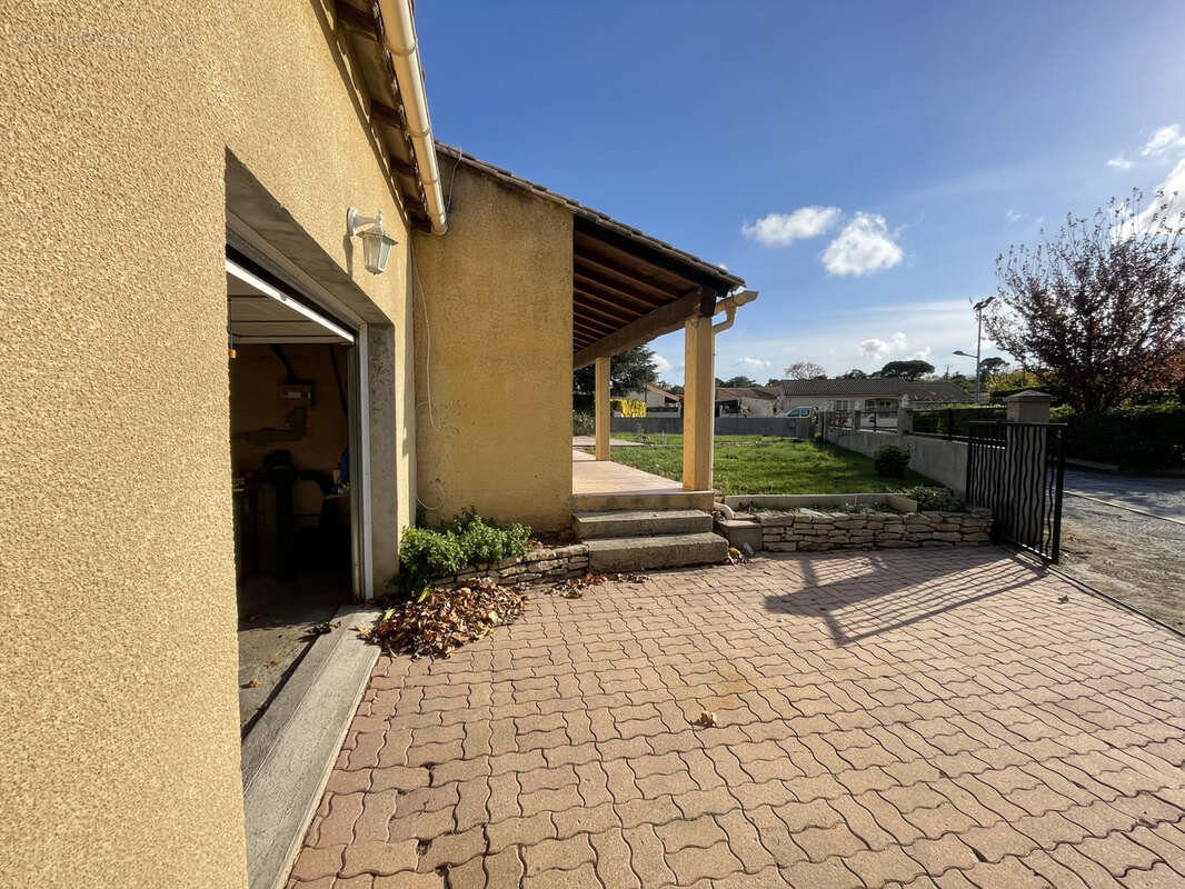 Maison à VILLESISCLE