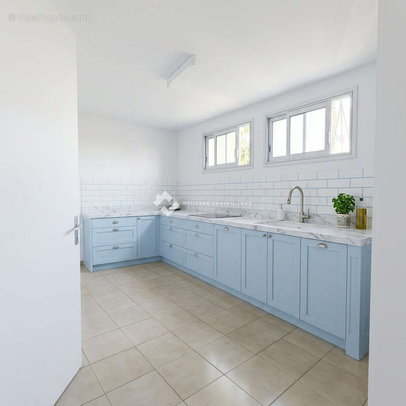 Maison 188 m² à Saint-Louis  - photo 6