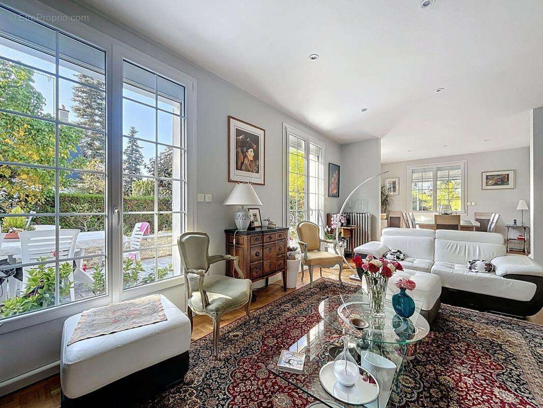 Maison à SAINT-CYR-SUR-LOIRE