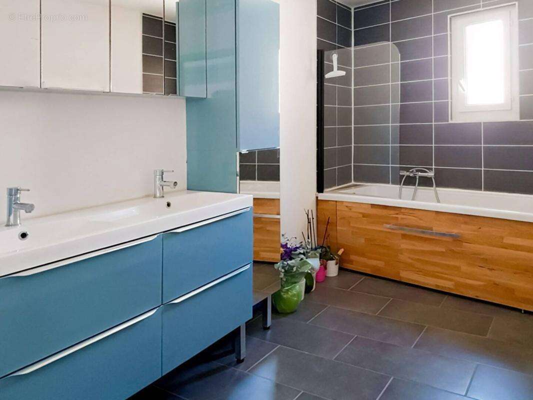 Vente appartement T5 et grand garage à Lespignan - photo 9