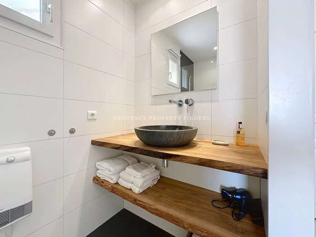 Maison à ENTRECASTEAUX