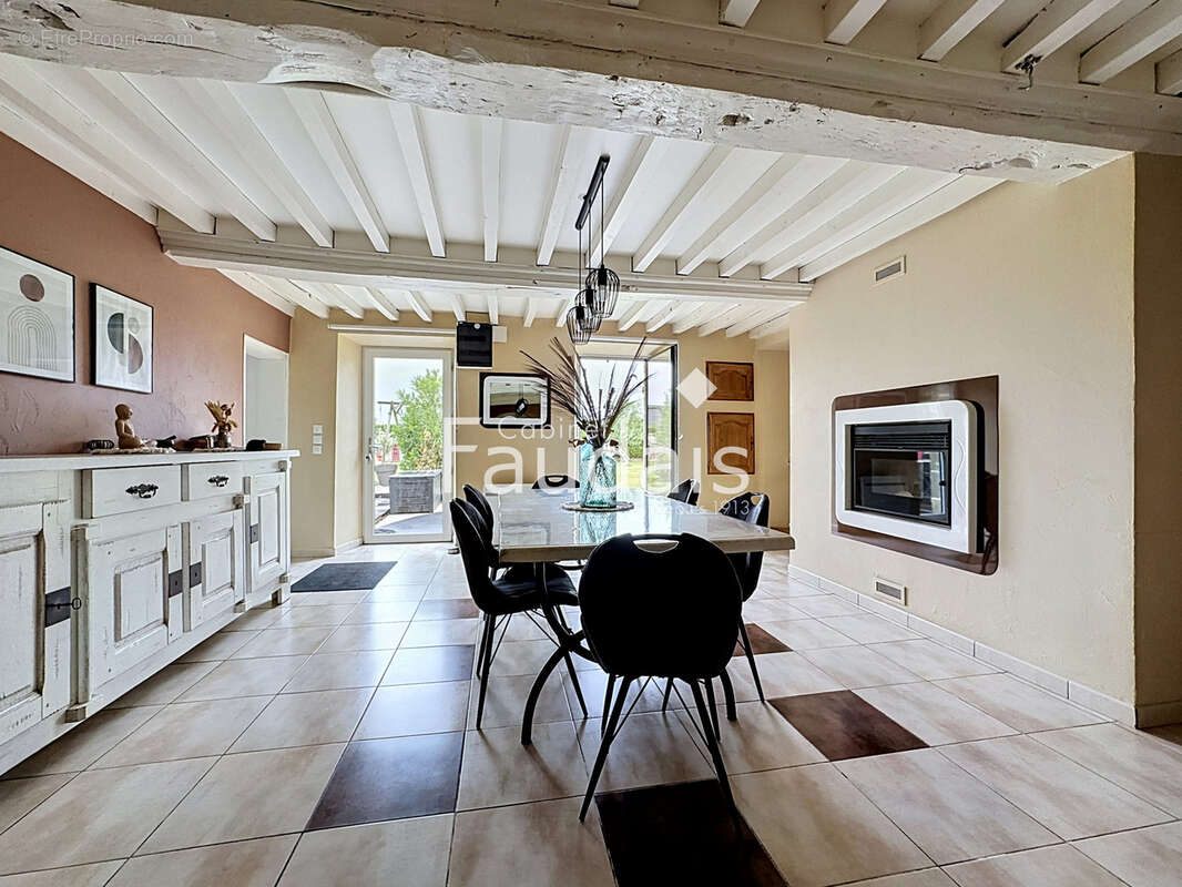 Maison à CONDE-SUR-VIRE