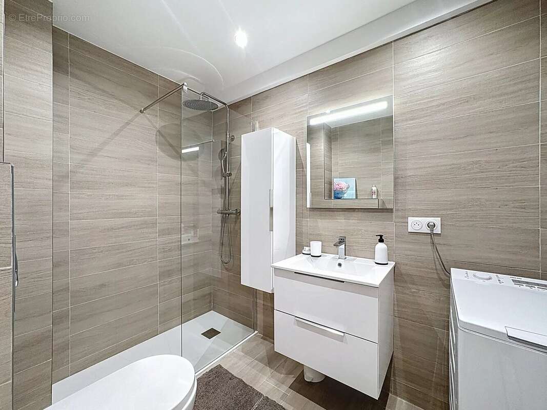 Cannes centre studio 25m2 terrasse renove - photo 4