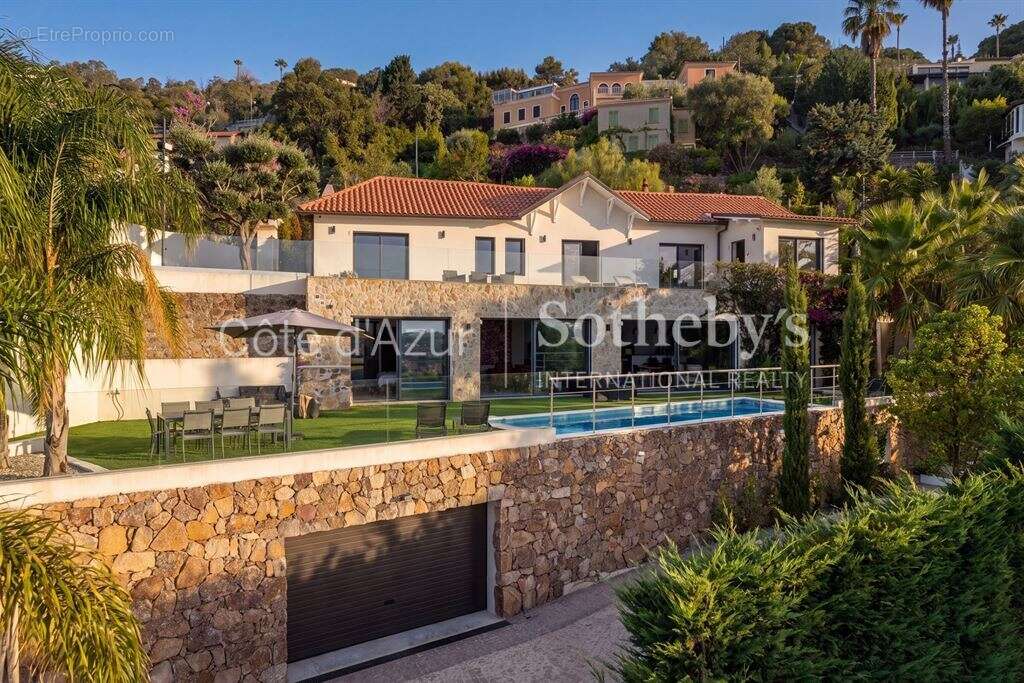 Villa contemporaine rénovée avec vue panoramique mer et Cap d’Antibes - photo 3