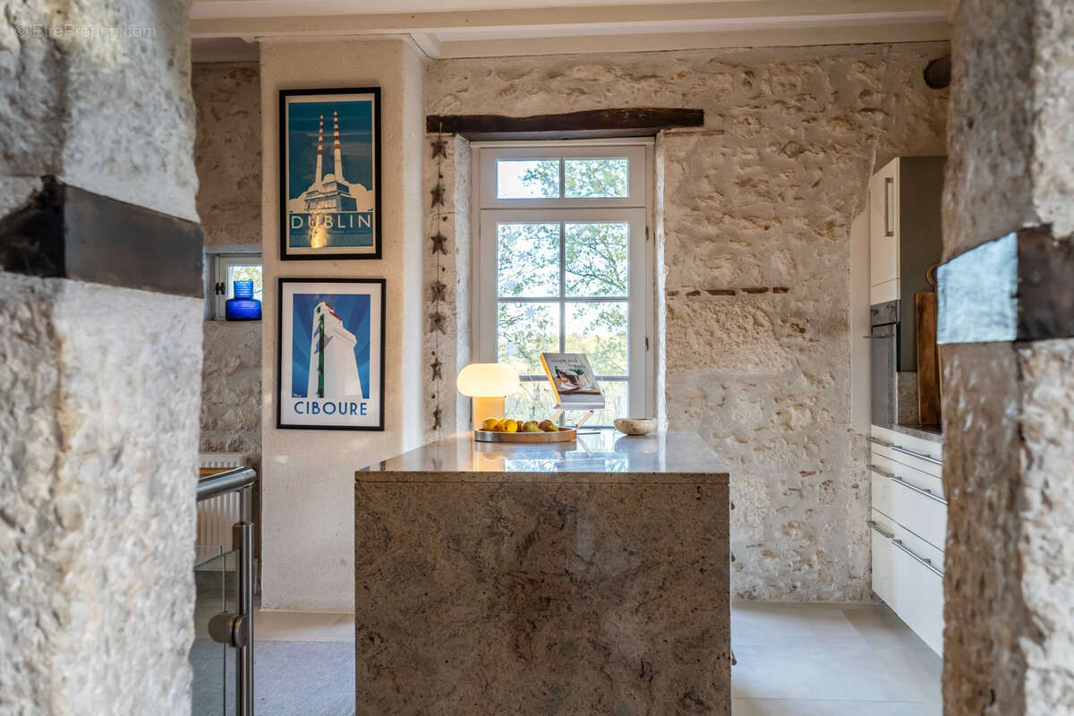 Maison à SAINTE-COLOMBE-DE-VILLENEUVE