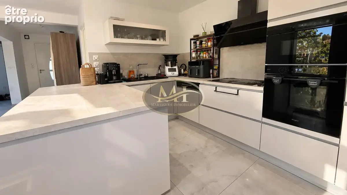 MARTIGUES   FERRIÈRES  Maison familiale rénovée de 150 m2 avec piscine et garage - photo 6