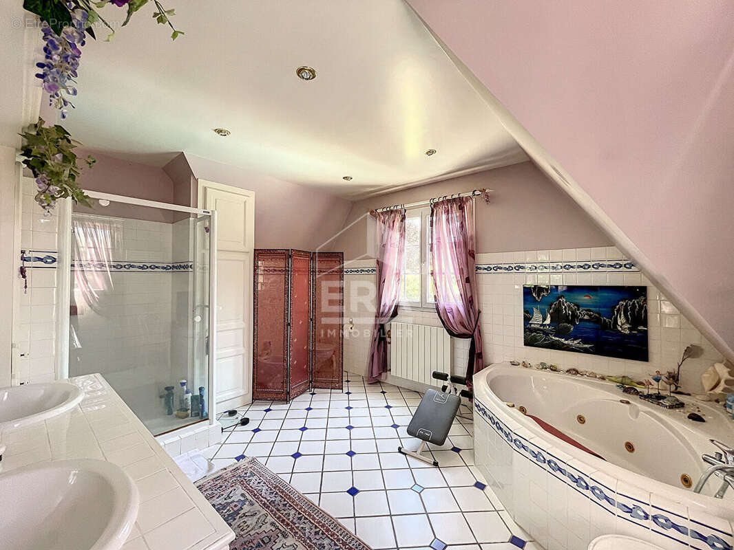 Maison à CHAUMONTEL