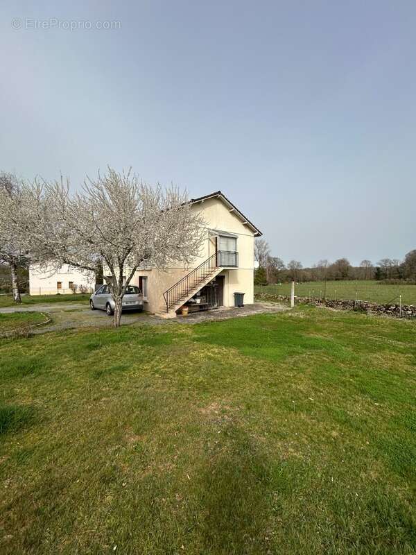 Maison à CHATEAUPONSAC