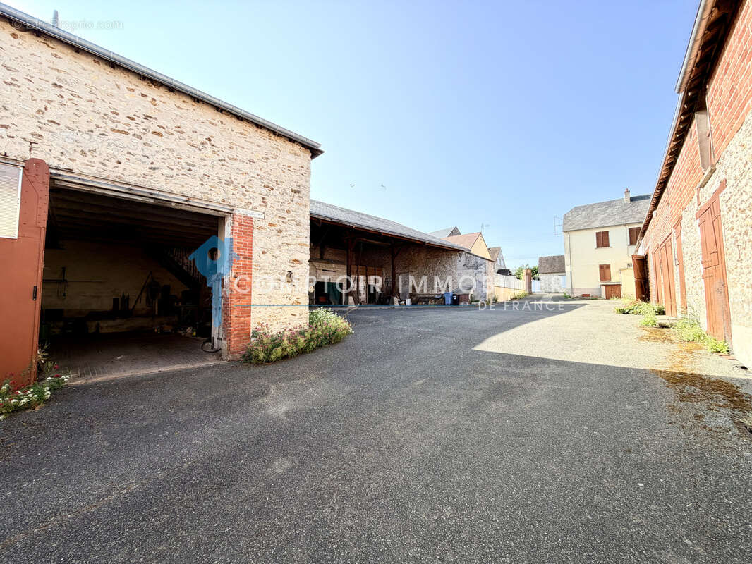 Maison 5 chambres avec dépendances et hangar - photo 20