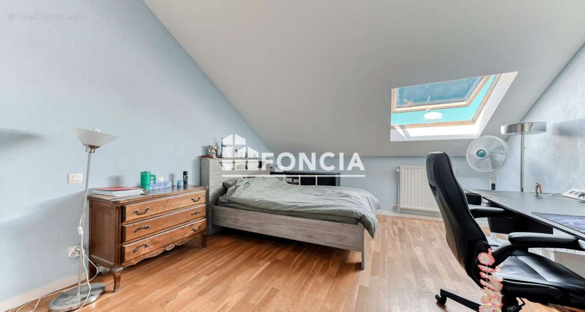 Villeurbanne gratte-ciel – duplex 147m² – dernier étage – terrasse & vue dégagée - photo 14