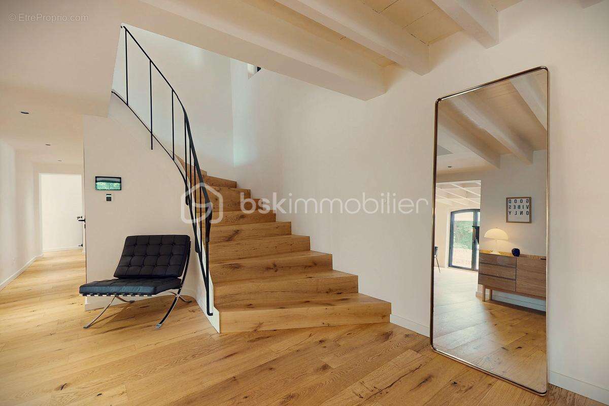 Propriete avec parc, dependance et piscine - photo 13