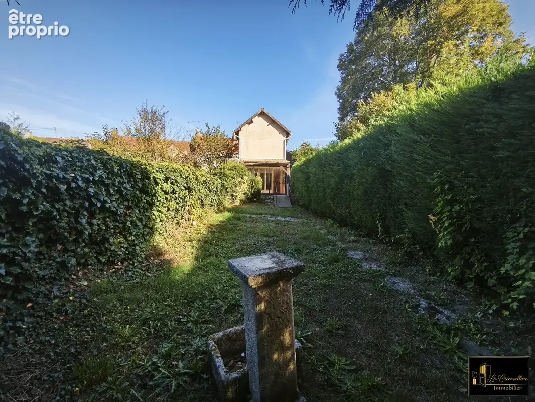 Photo Maison à Sainte-Mesme au prix de 165 000€