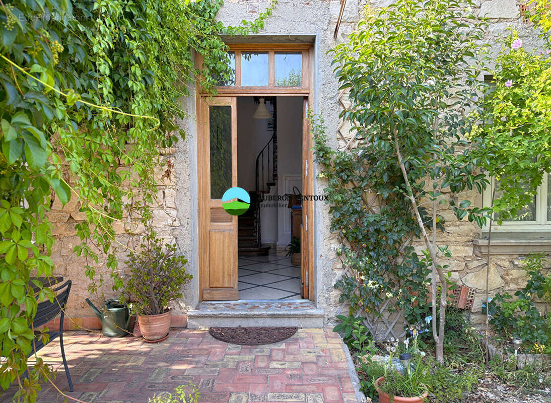Caromb maison de village 6 chambres, garage et jardin - photo 2