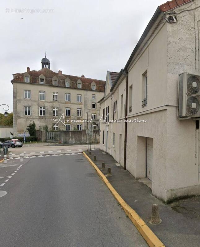 Photo 1 - Maison à JUILLY