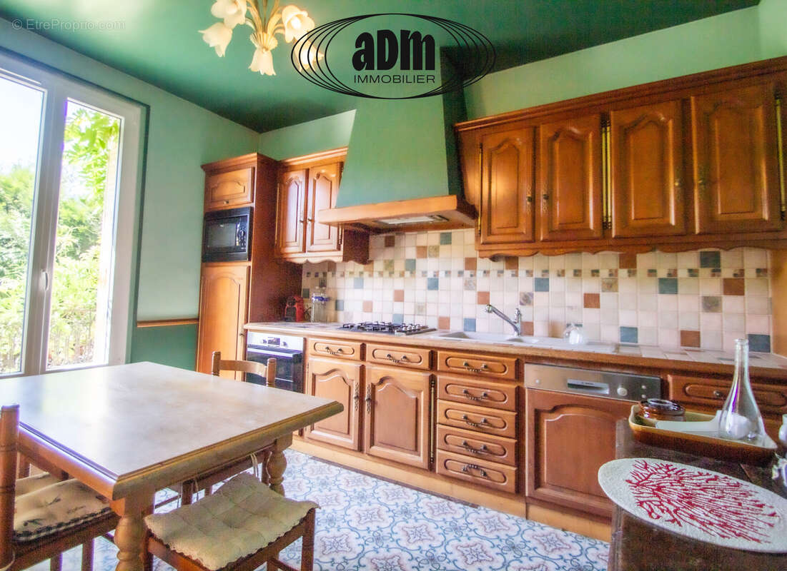 Maison à SAINT-CYR-SUR-MORIN