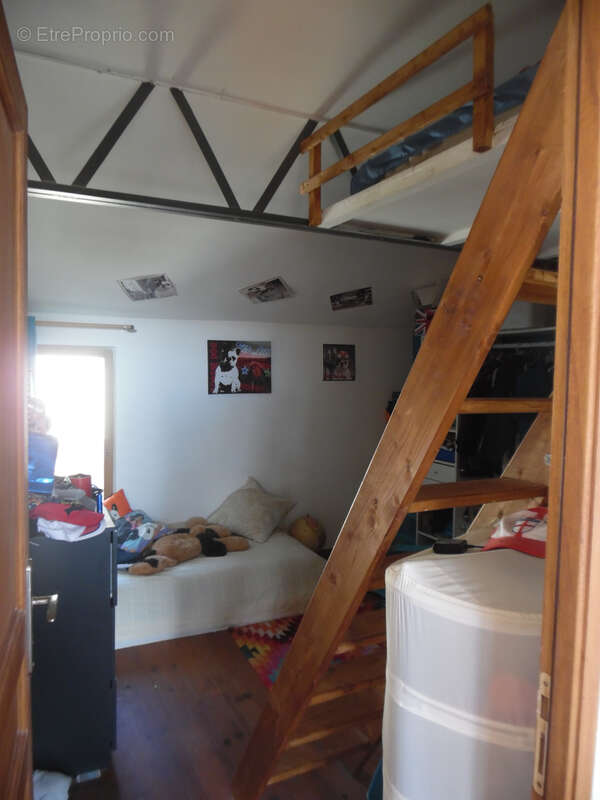 Maison à OPOUL-PERILLOS